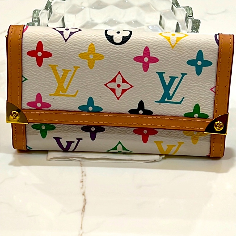 Wallet with several colors.